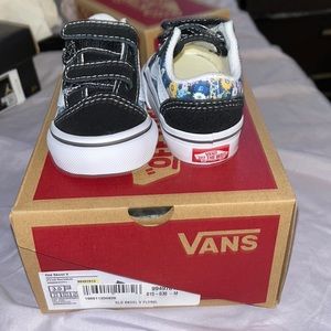 Low top vans , size 3c